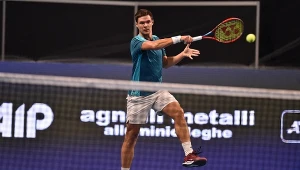 Polak grał przeciwko rywalowi i trybunom. Już go żegnali i nagle zwrot akcji