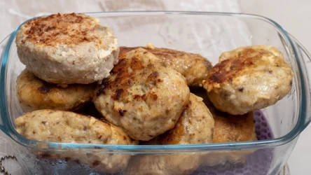 Sekret pysznych kotletów mielonych tkwi m.in. w ilości jajek, które do nich wbijasz