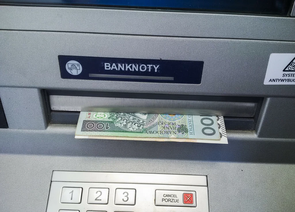 Ile gotówki możesz wypłacić za jednym razem? Sprawdzamy, jakie limity obowiązują