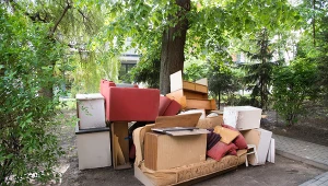 Gdzie wyrzucasz śmieci wielkogabarytowe podczas remontu? Większość osób łamie przepisy