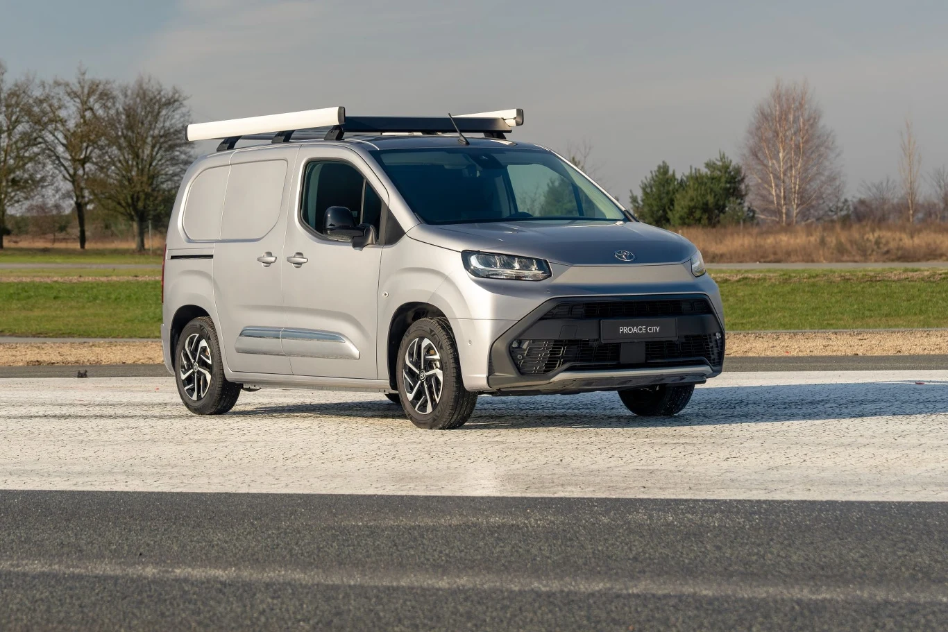 Toyota Proace City jest liderem w segmencie kompaktowych aut użytkowych.