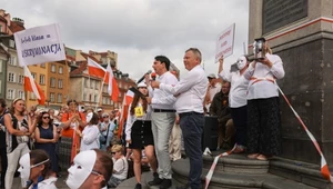 Warszawa. Protest katechetów świeckich na Placu Zamkowym  