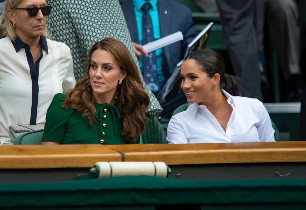 Księżna Kate z Meghan Markle podczas Wimbledonu w 2019 r. 