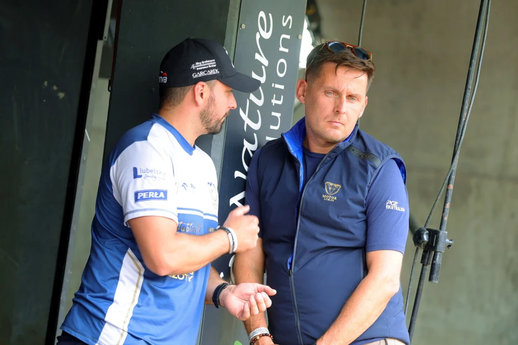 Prezes Motoru Jakub Kępa z Pawłem Zmarzlikiem, bratem Bartosza.