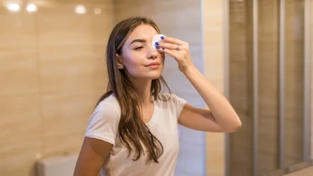 Olejek do demakijażu sprawia, że cera jest zdrowa i czysta. 