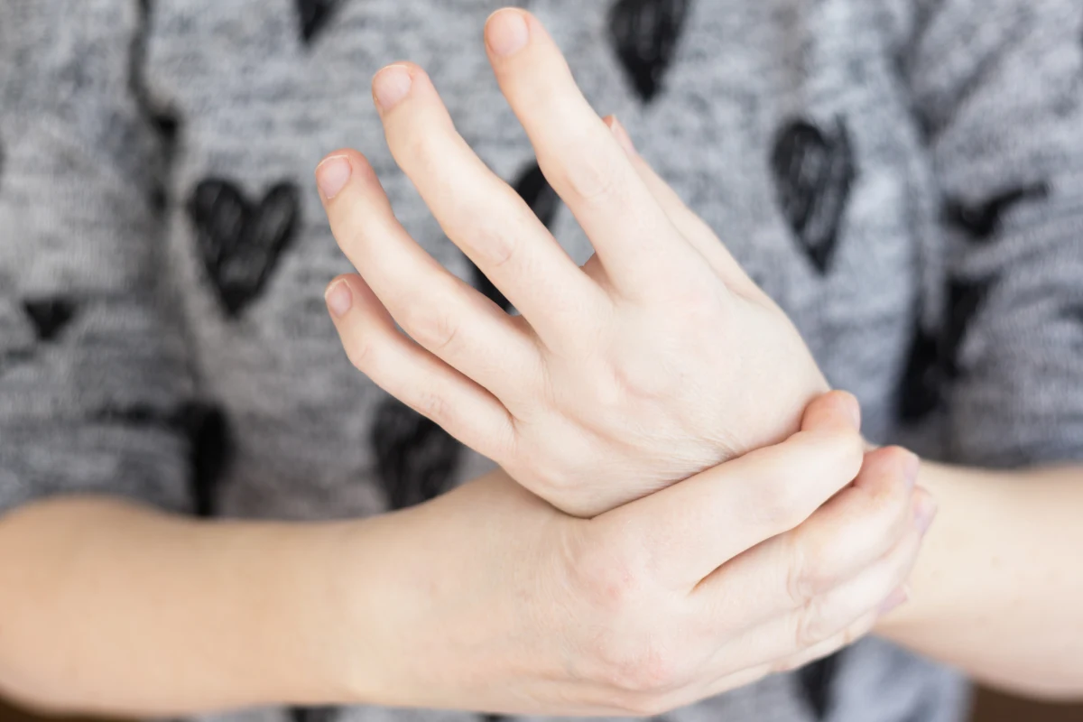 Najczęściej ból stawów zwalamy na wiek. Niestety czasem jest to objaw choroby