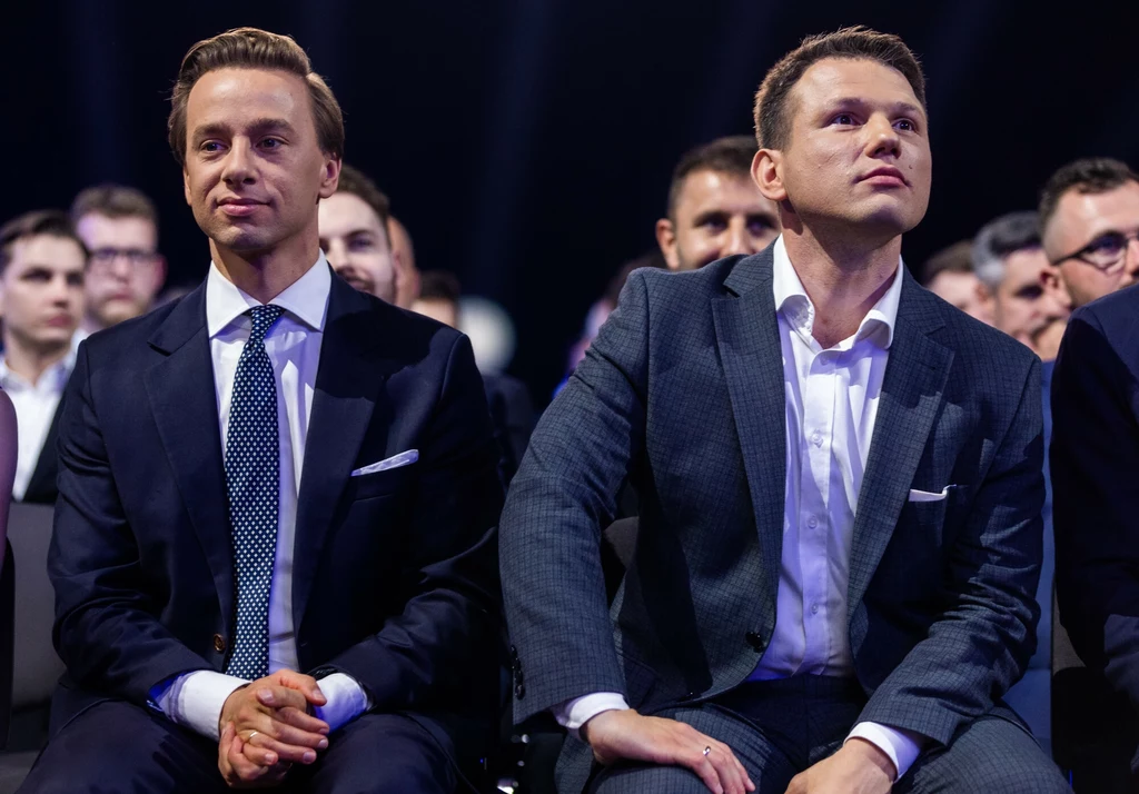 Krzysztof Bosak i Sławomir Mentzen mieli wziąć udział w prawyborach wewnątrz Konfederacji. Ostatecznie kandydatem partii będzie Sławomir Mentzen Krzysztof Bosak i Sławomir Mentzen mieli wziąć udział w prawyborach wewnątrz Konfederacji. Ostatecznie kandydatem partii będzie Sławomir Mentzen