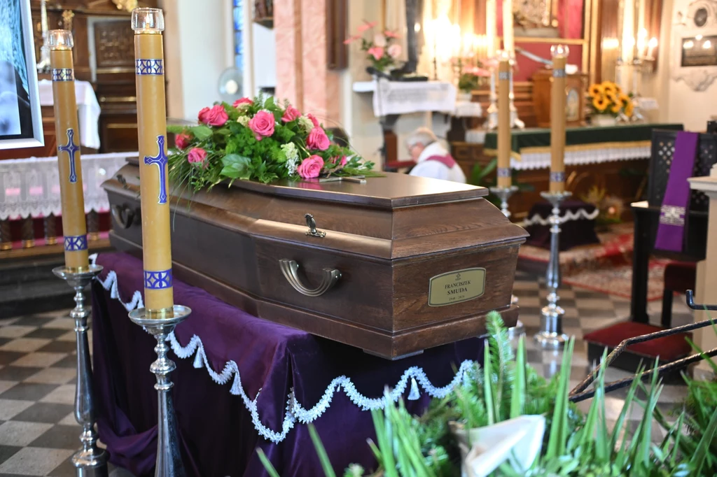 Msza święta pogrzebowa w intencji zmarłego trenera Franciszka Smudy została odprawiana w kapilicy na Cmentarzu Rakowickim
