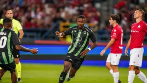 Alan Minda (na środku) cieszący się z gola przeciwko Wiśle Kraków