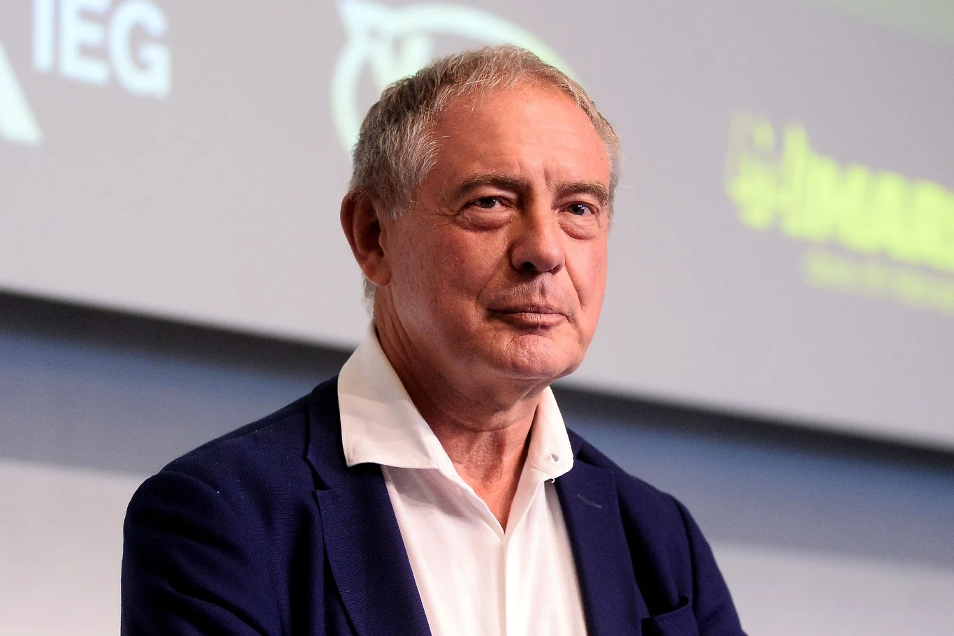 Włoski minister przemysłu, Adolfo Urso, zapowiedział, że w przypadku gdy Stellantis nie zadeklaruje budowy fabryki we Włoszech, środki z KPO zostaną przeniesione na inną inwestycję.