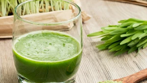 Na co jest dobra trawa jęczmienna? Jak ją stosować? Wyjaśniamy