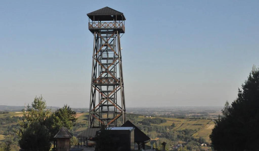 Z nowej wieży rozciąga się malowniczy widok.