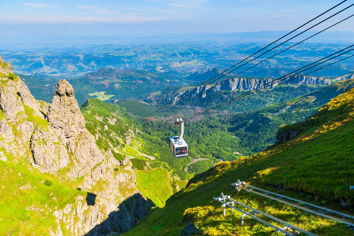 Kolej linowa na Kasprowy Wierch to popularna atrakcja turystyczna w Tatrach. Ile trzeba zapłacić za bilety na przejazd kolejką? Kolej linowa na Kasprowy Wierch to popularna atrakcja turystyczna w Tatrach. Ile trzeba zapłacić za bilety na przejazd kolejką?