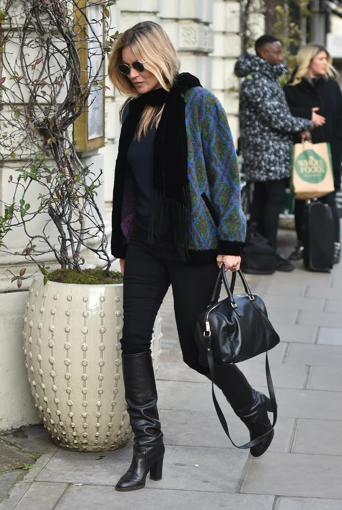 Kate Moss w czarnych skinny jeans 