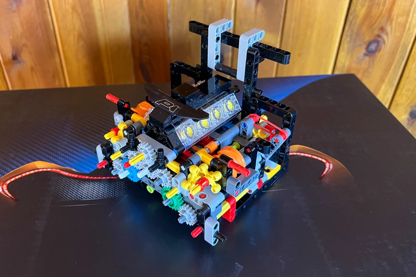 McLaren P1 z LEGO ma siedmiobiegową skrzynię i przezroczyste cylindry McLaren P1 z LEGO ma siedmiobiegową skrzynię i przezroczyste cylindry