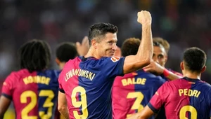 Robert Lewandowski (na środku) cieszący się z gola