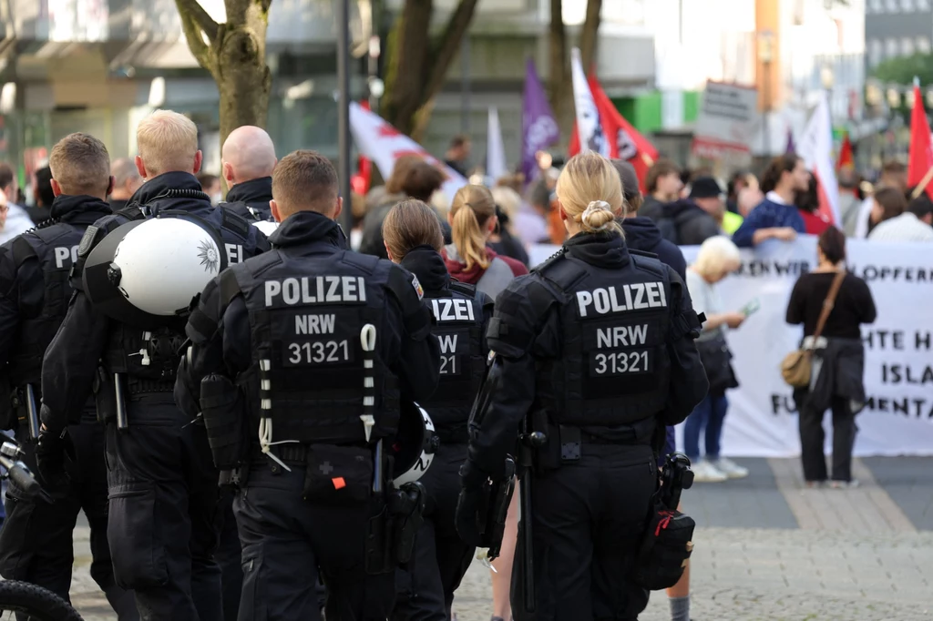 Demonstracje w Solingen po ataku nożownika z Syrii 