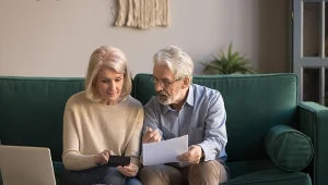 Ile wynosi zasiłek przedemerytalny? Te osoby wcześniej dostaną pieniądze od ZUS.