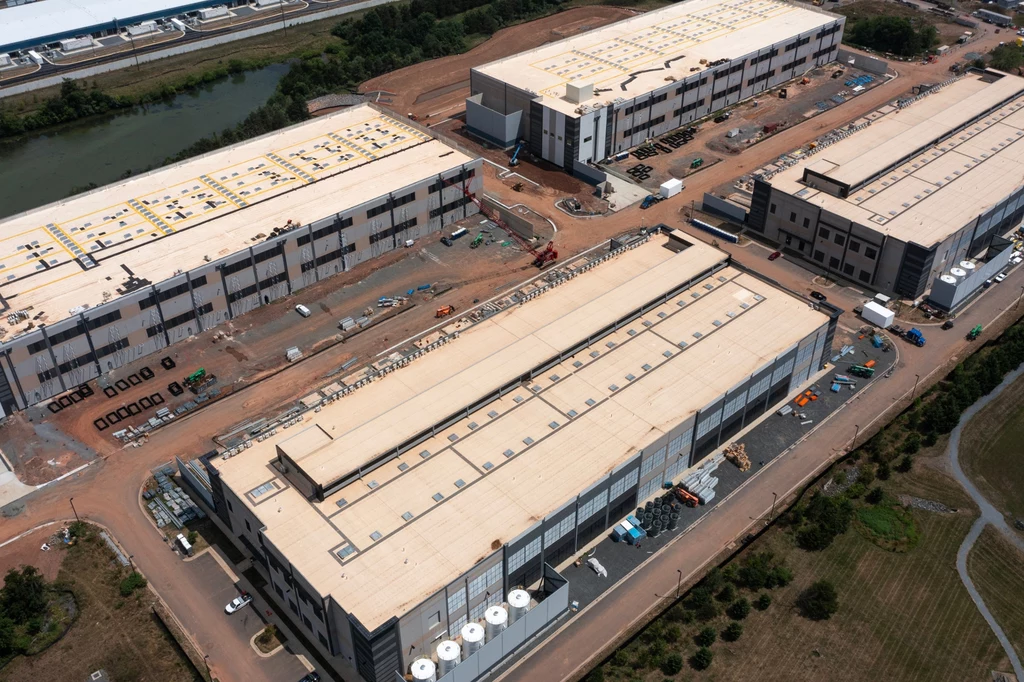 Polska chce dołączyć do budowy Gigafabryk AI. Inwestycja warta miliardy 