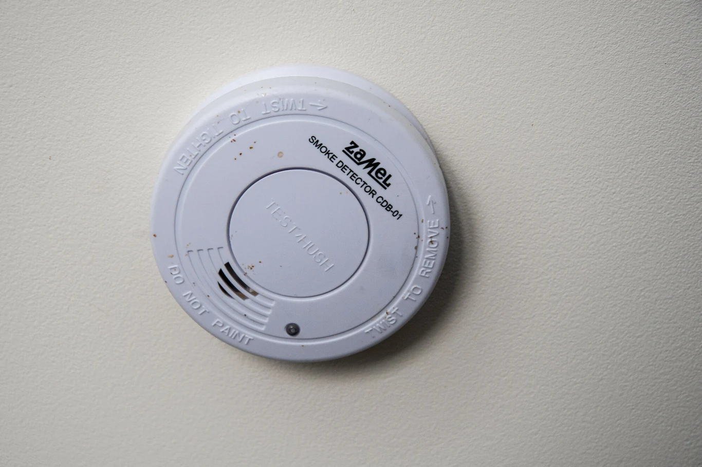 MSWiA nie wyklucza nałożenia na Polaków obowiązku posiadania w domu czujników dymu MSWiA nie wyklucza nałożenia na Polaków obowiązku posiadania w domu czujników dymu