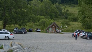 W Bieszczadach za parking zapłacisz karta, za czapkę już nie