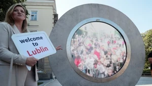 Portal w polskim mieście. Można podejrzeć Nowy Jork i Dublin