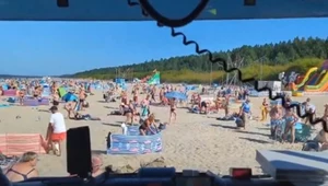 Parawany na bałtyckiej plaży zablokowały korytarz życia i strażaków