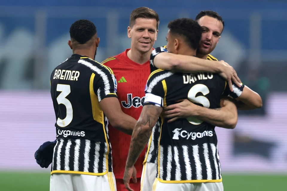 Wojciech Szczęsny z kolegami z Juventusu Wojciech Szczęsny z kolegami z Juventusu