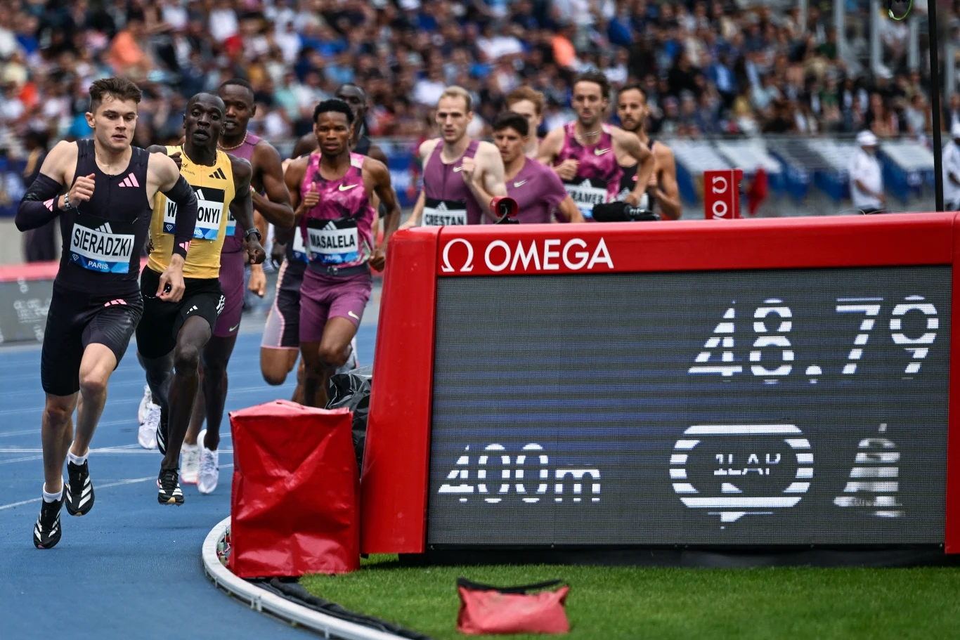 Patryk Sieradzki w roli prowadzącego bieg w Diamentowej Lidze Patryk Sieradzki w roli prowadzącego bieg w Diamentowej Lidze