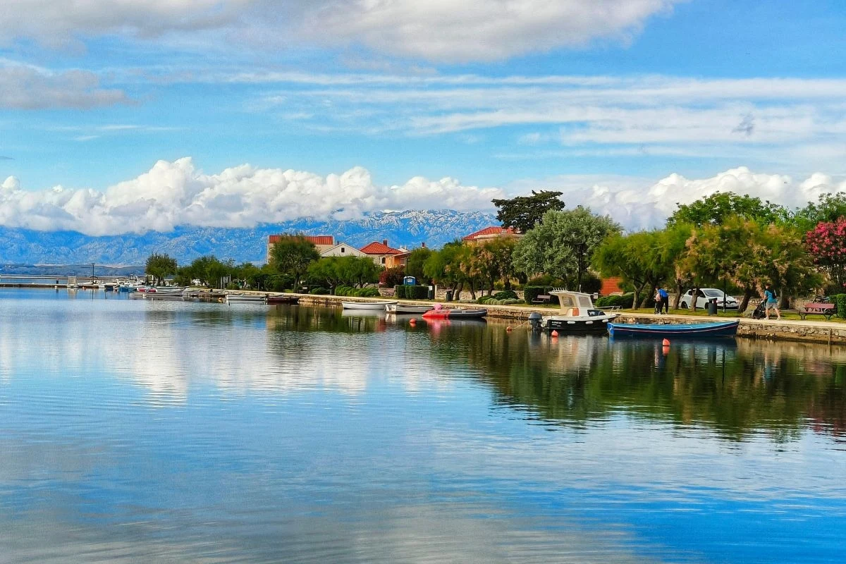 Malownicze położenie to jeden z wielu atutów miasteczka