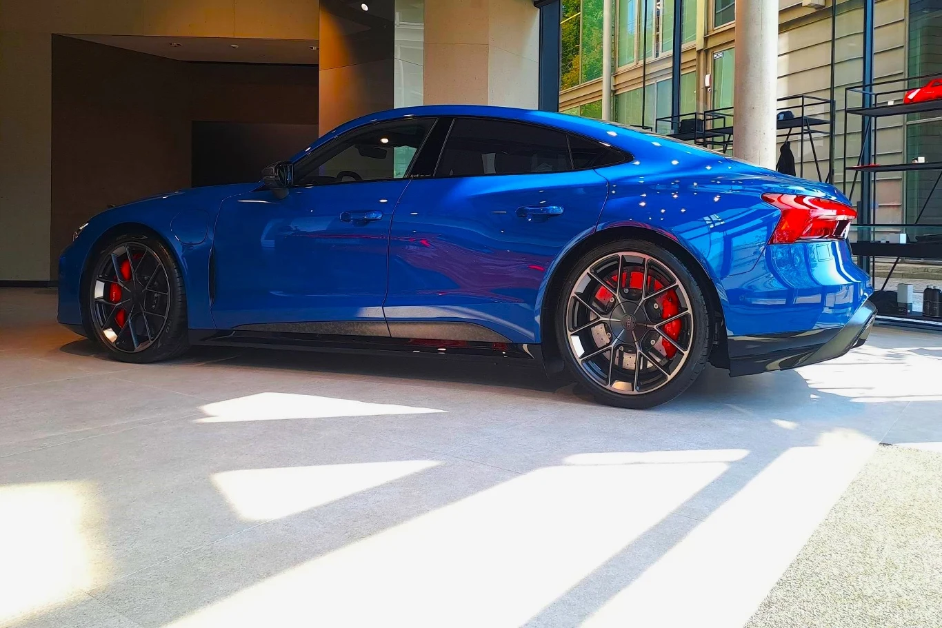 Oferujące 925 KM Audi RS e-tron GT performance jest najmocniejszym seryjnym autem w historii niemieckiej marki.