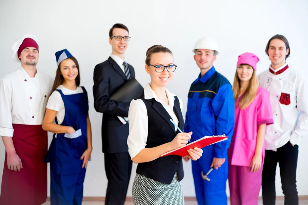 Jakie zawody za granicą najczęściej wykonują Polacy? Ile zarabiają?