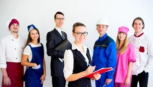 Jakie zawody za granicą najczęściej wykonują Polacy? Ile zarabiają?