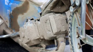 Zabłocony silnik Ryszarda Kowalskiego.