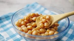 Źródła białka w diecie to nie tylko kurczak i jajka. Poznaj 20 pysznych produktów wysokobiałkowych