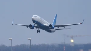Rosja. Linia lotnicza Pobeda oszczędza na paliwie. Pilot o warunkach pracy