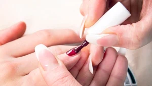 Jaki manicure będzie modny jesienią 2024?