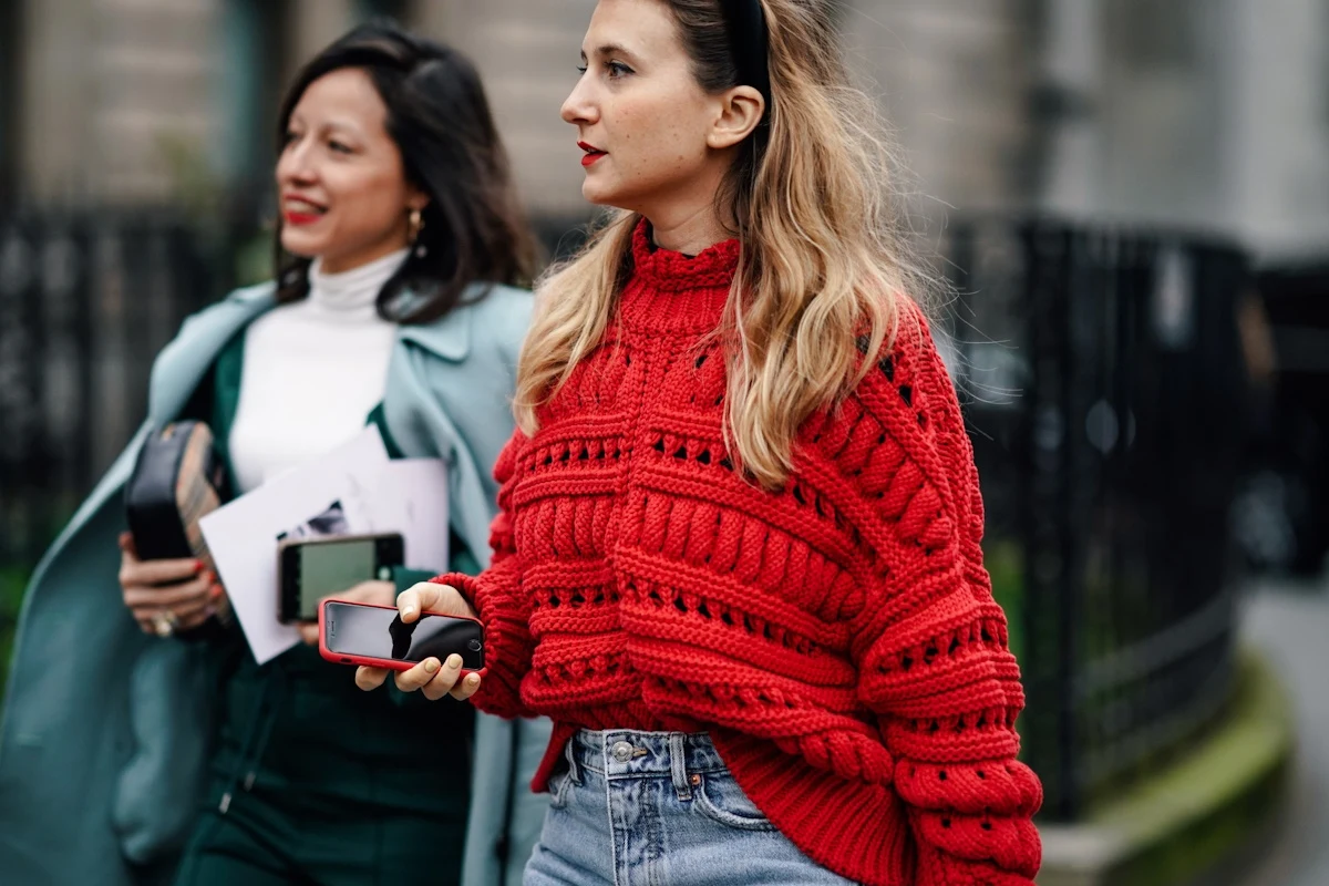 Jakie swetry na jesień? To must have tego sezonu. Idealny do dżinsów i płaszczy Jakie swetry na jesień? To must have tego sezonu. Idealny do dżinsów i płaszczy