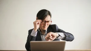 W branży IT, gdzie praca zdalna jest bardzo popularna, internetowy system rejestracji pracy pozwala na skuteczne monitorowanie czasu pracy programistów, analityków i innych specjalistów IT