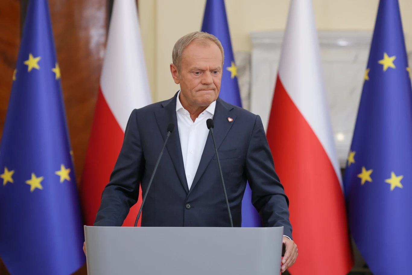 Premier Donald Tusk tłumaczy się ze swojej kontrasygnaty: To był błąd Premier Donald Tusk tłumaczy się ze swojej kontrasygnaty: To był błąd