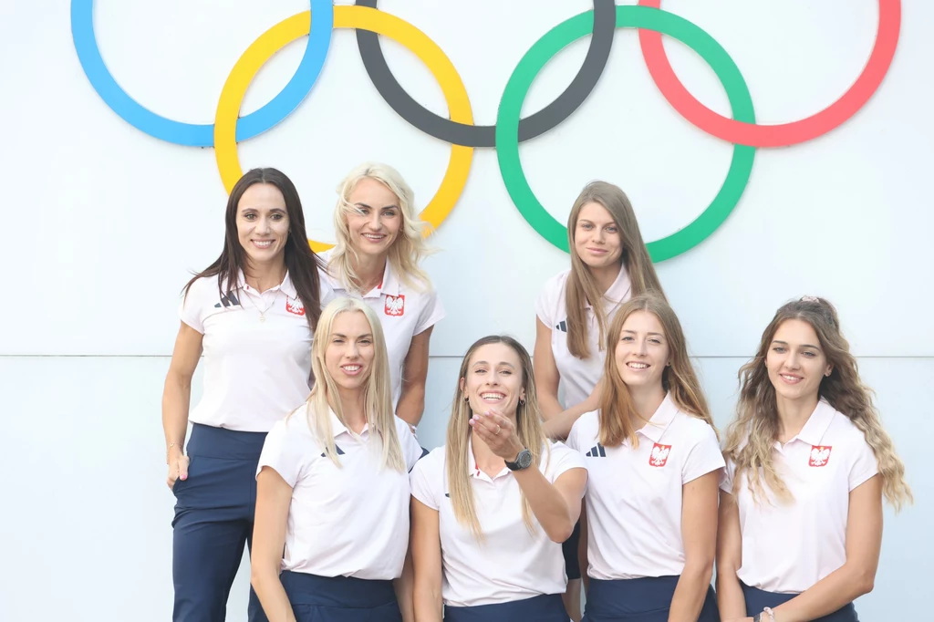 Karolina Łozowska (z prawej) podczas ślubowanie olimpijskiego Karolina Łozowska (z prawej) podczas ślubowanie olimpijskiego