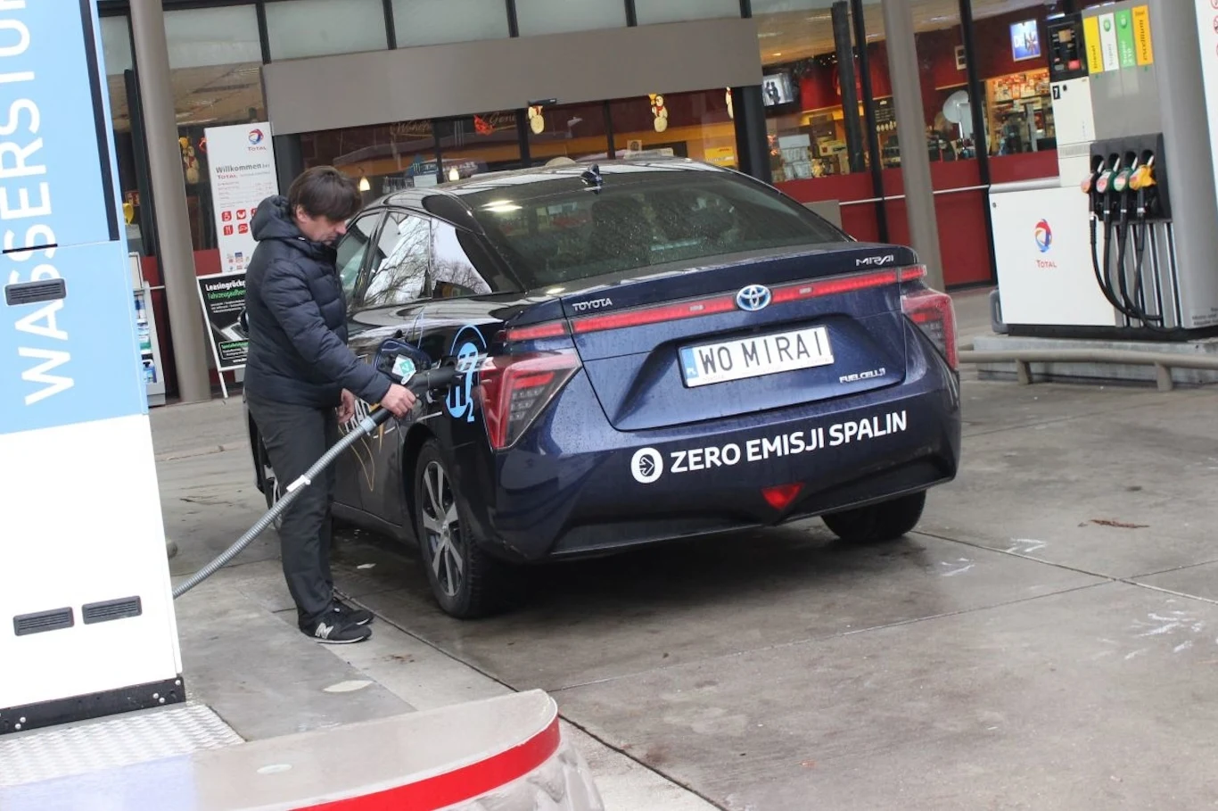 Tankowanie wodoru to Toyoty Mirai