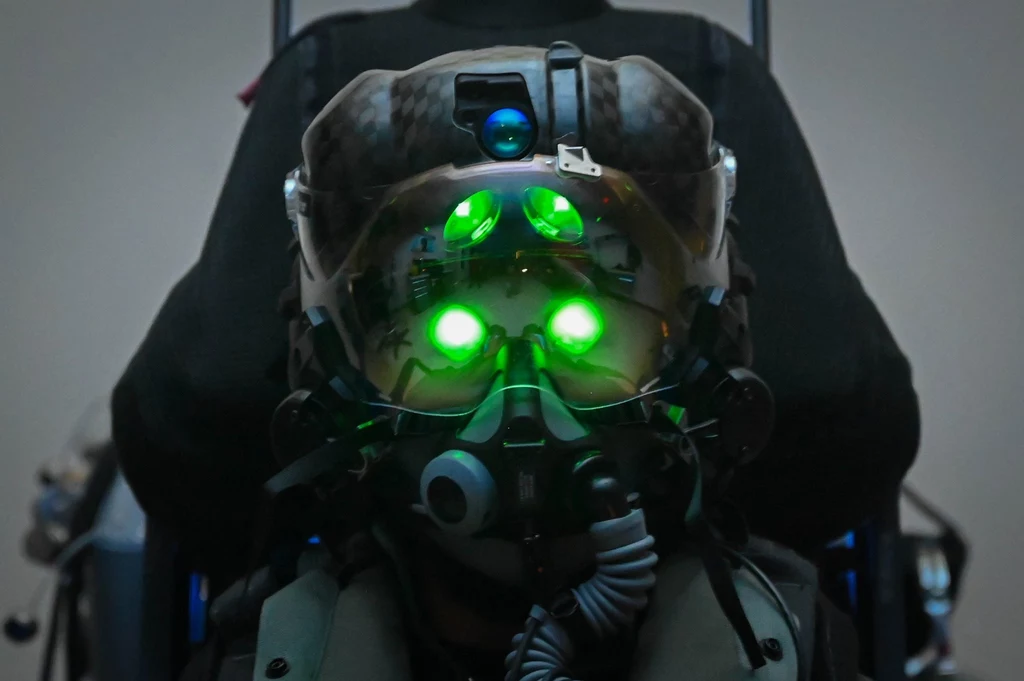 Pilot F-35 podczas testów swojego nowego hełmu HMDS Gen III 