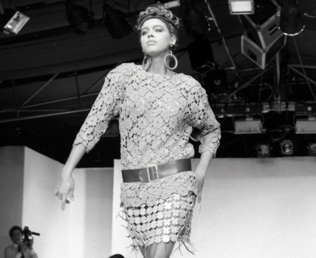 Ażurowe swetry królowały w latach 80, pokaz domu mody Jean Claude de Luca, Paryż 1980 r. Ażurowe swetry królowały w latach 80, pokaz domu mody Jean Claude de Luca, Paryż 1980 r.