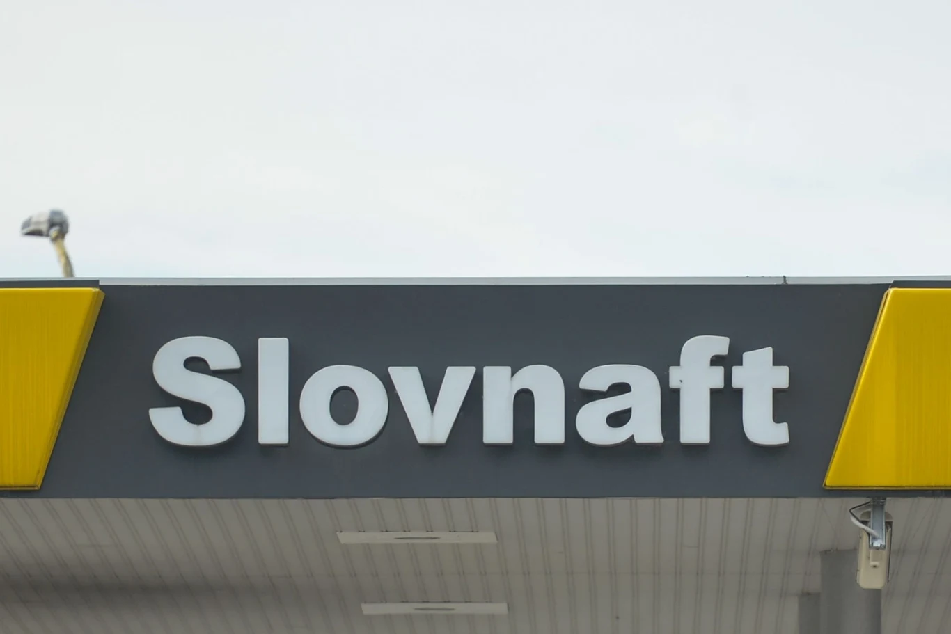 Slovnaft to słowacka spółka należąca do grupy MOL. Slovnaft to słowacka spółka należąca do grupy MOL.