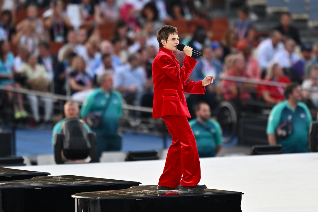 Christine and the Queens sięgnęła po wielki przebój Edith Piaf podczas ceremonii otwarcia Letnich Igrzysk Paralimpijskich 2024