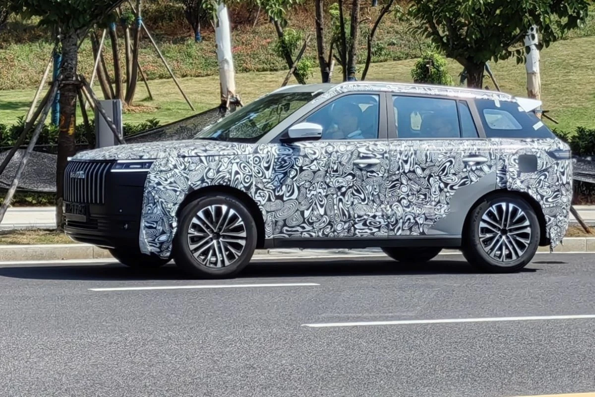 Trwają testy nowego SUV-a chińskiej marki Jaecoo - J5. Trwają testy nowego SUV-a chińskiej marki Jaecoo - J5.