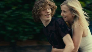 Zakazany romans? On ma 17 lat, ona jest jego macochą