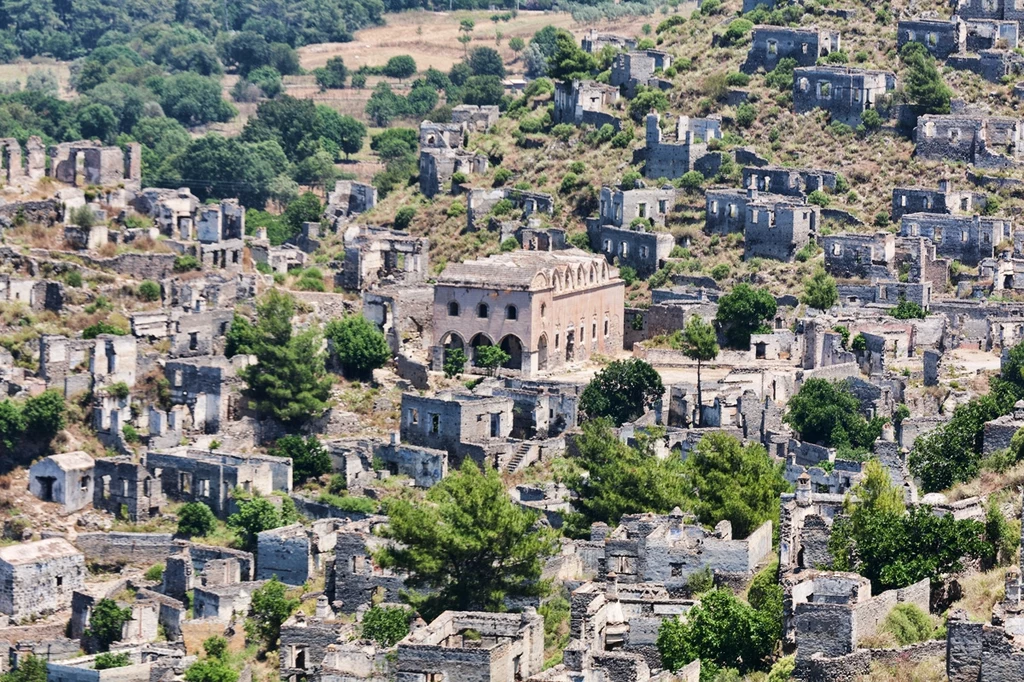 Kayaköyü to miasto widmo w Turcji. Prawie nikt tu nie mieszka