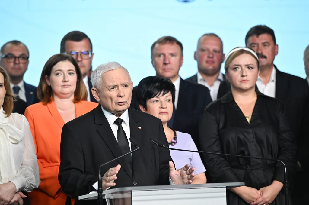PiS prosi wyborców o wsparcie. Jarosław Kaczyński podczas piątkowej konferencji prasowej decyzję PKW nazwał "skandaliczną"